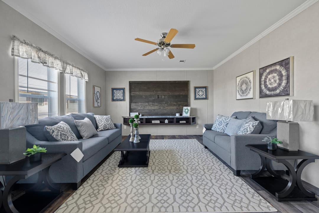 Keaton w/activity room interior home features