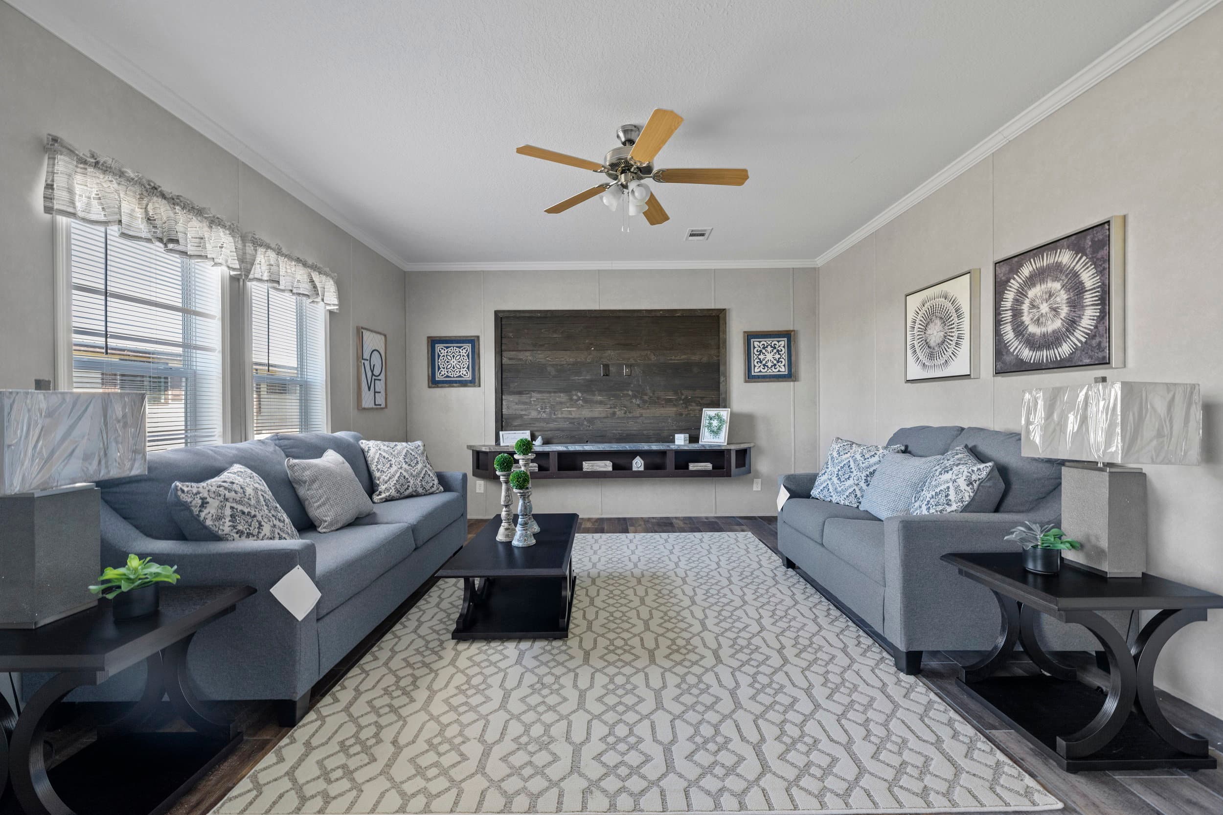 Keaton w/activity room interior home features