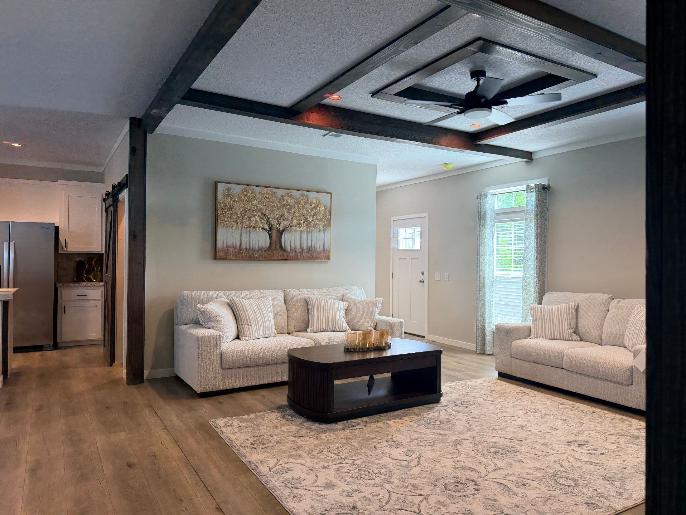 The black pearl  home features