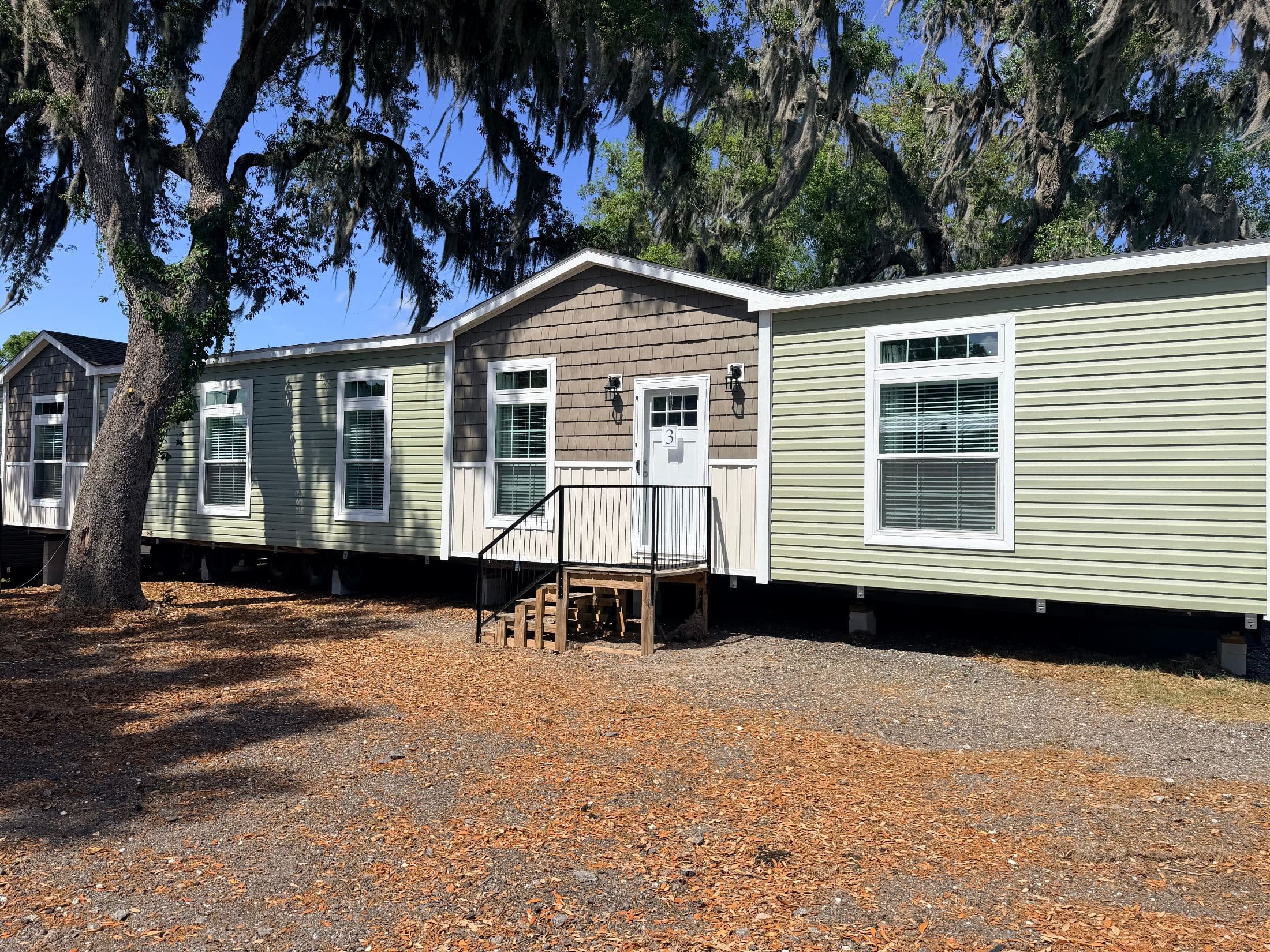 The black pearl  home features