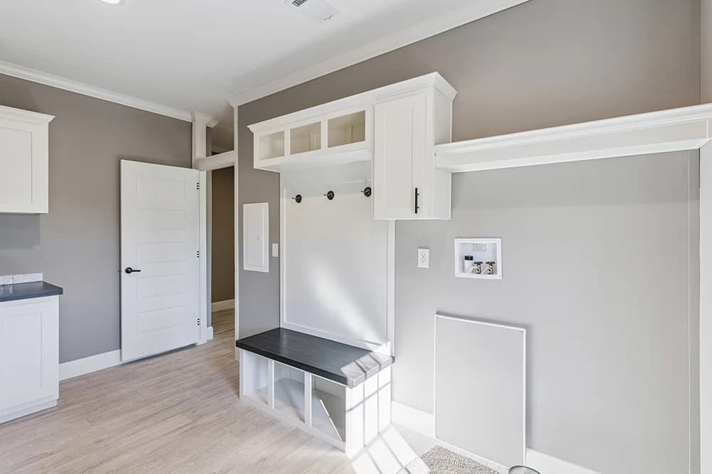 Cobblestone interior home features