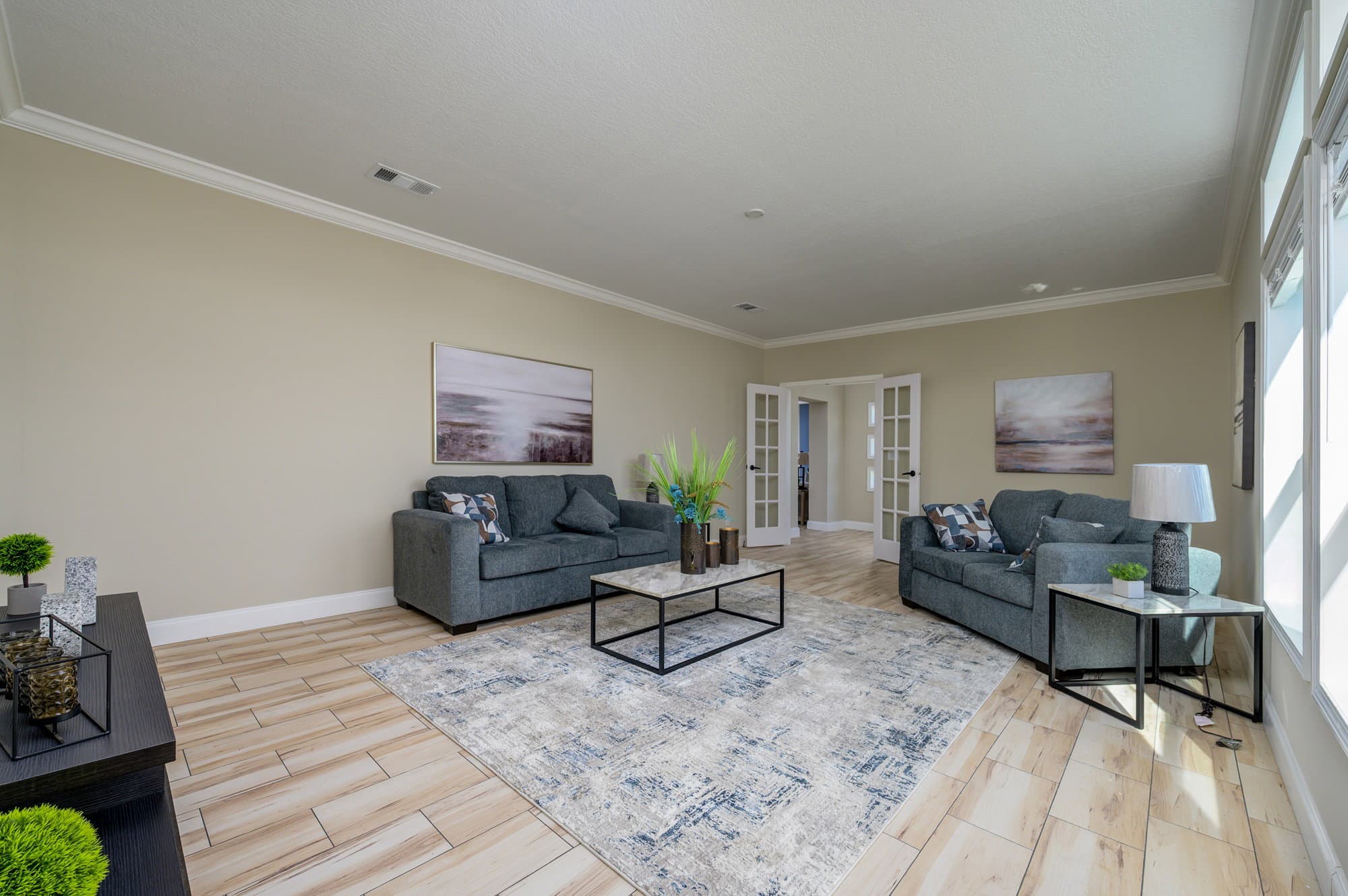 Big mullet interior home features