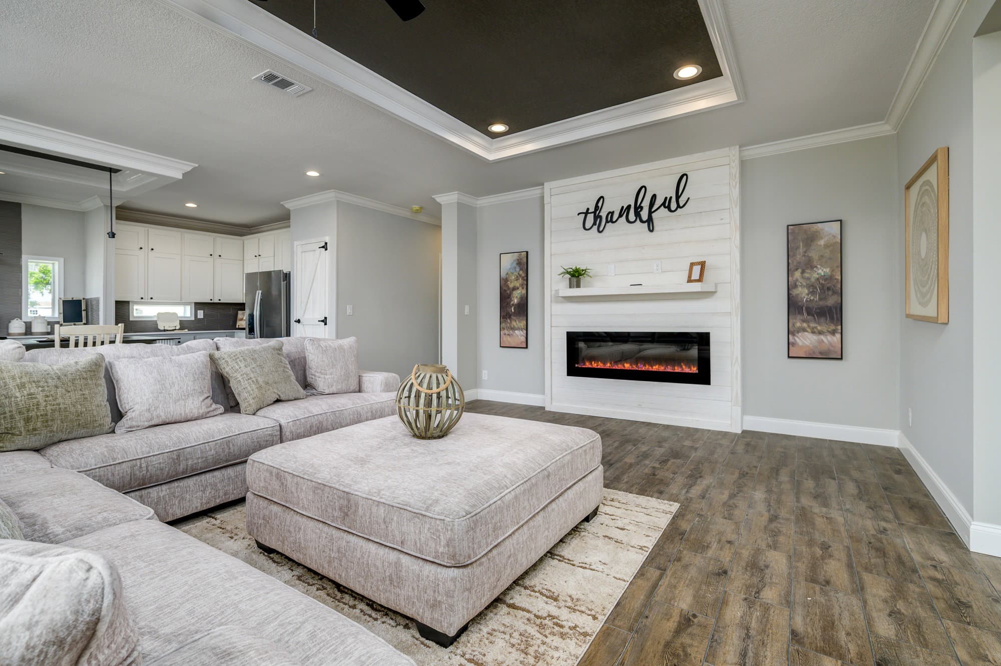 Key largo bedroom home features