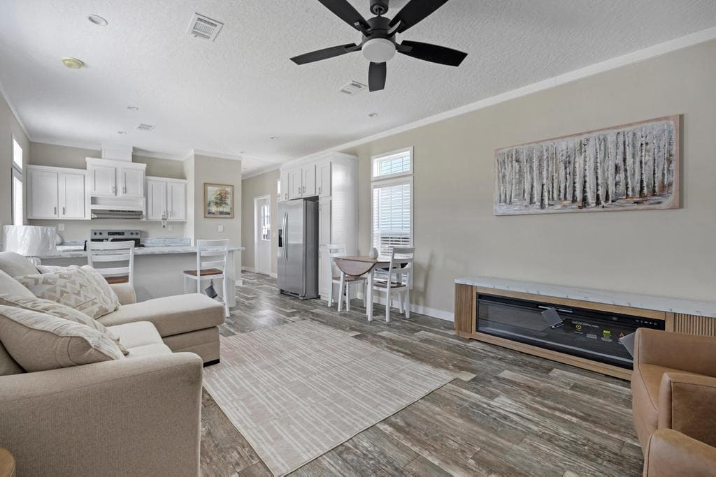 The pearl  home features