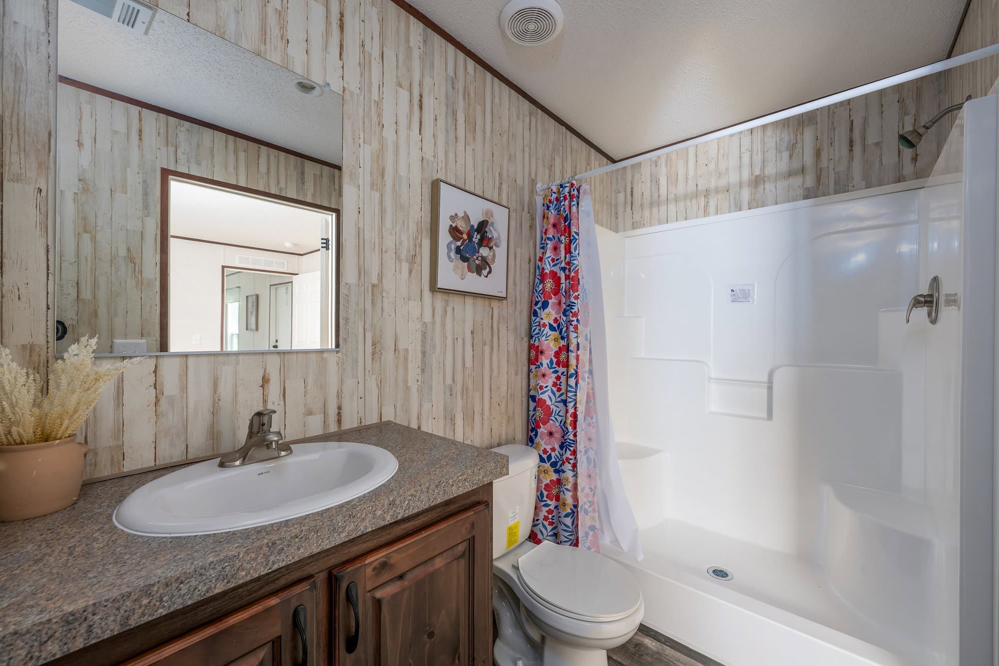 The mahomes bathroom home features