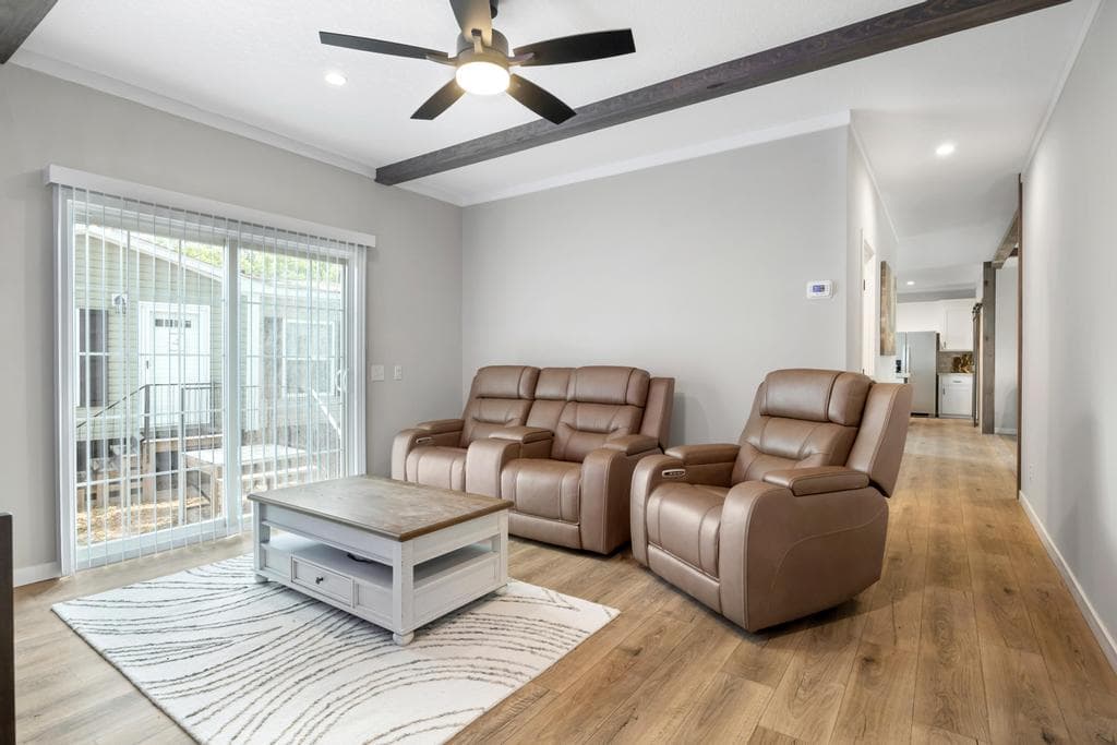 The black pearl  home features
