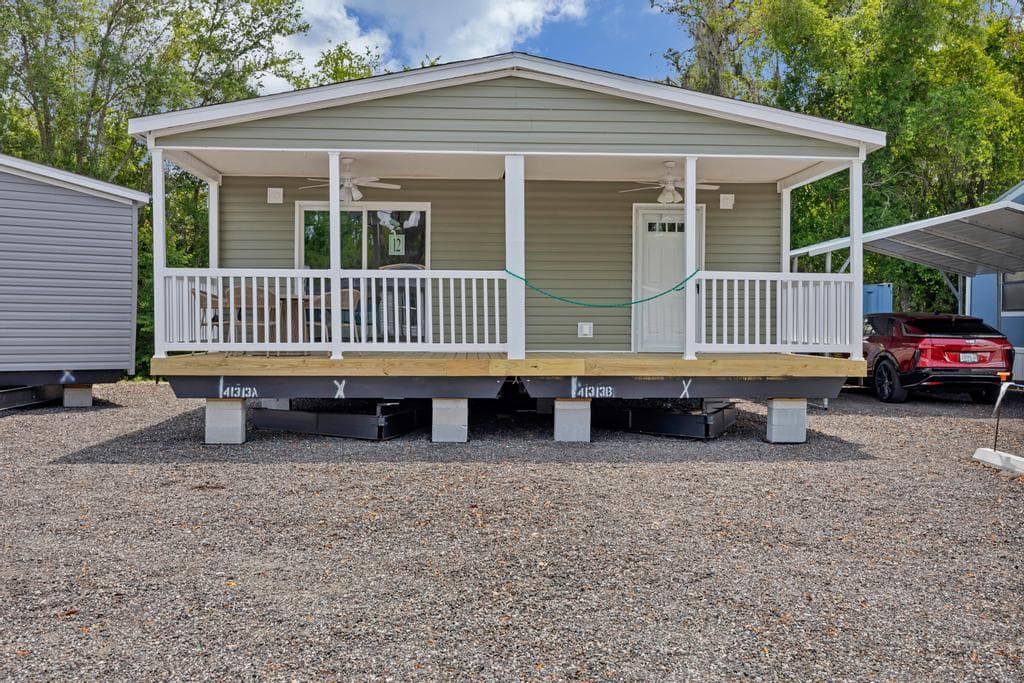 The moon stone   home features