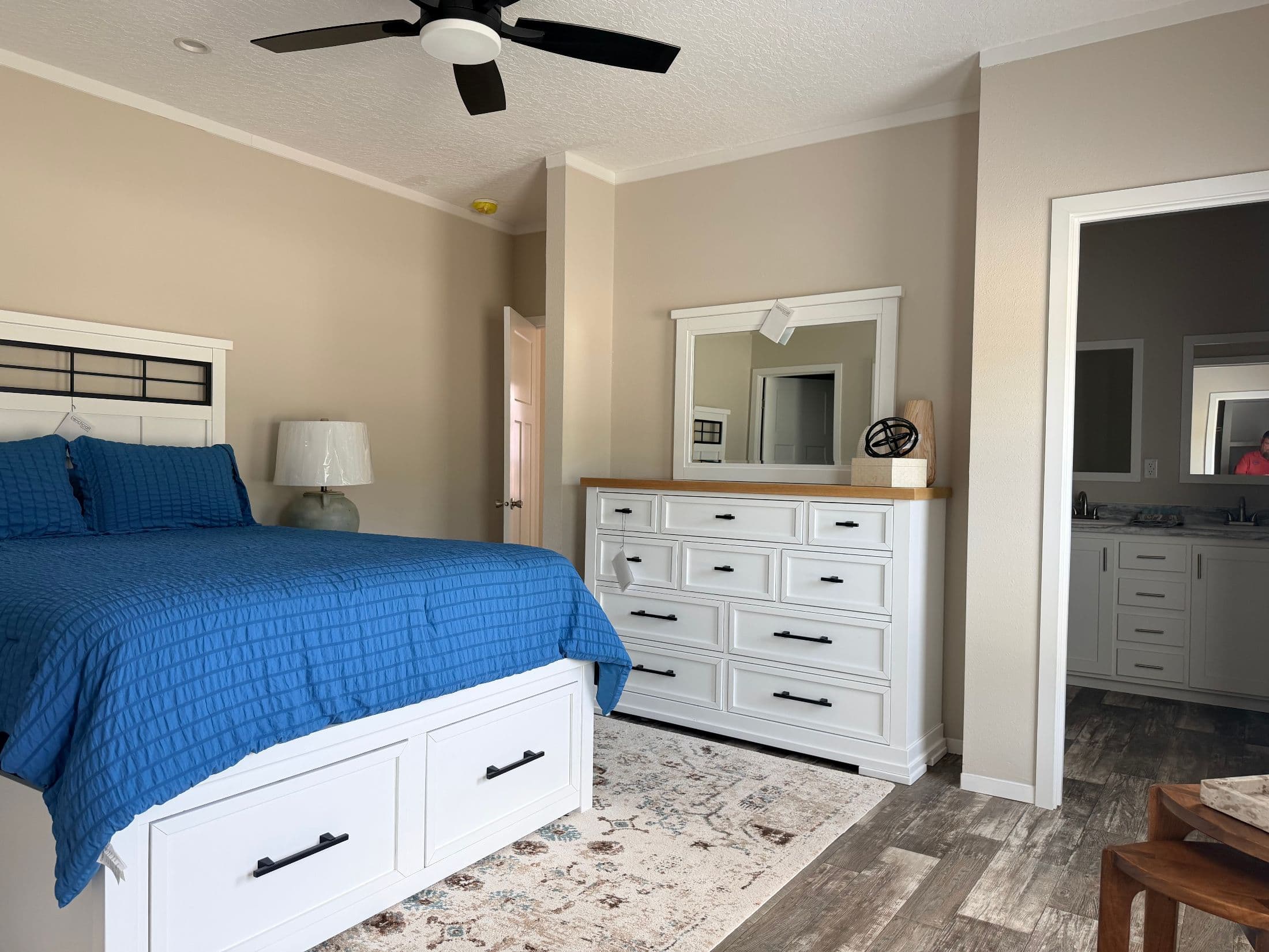 The pearl  home features