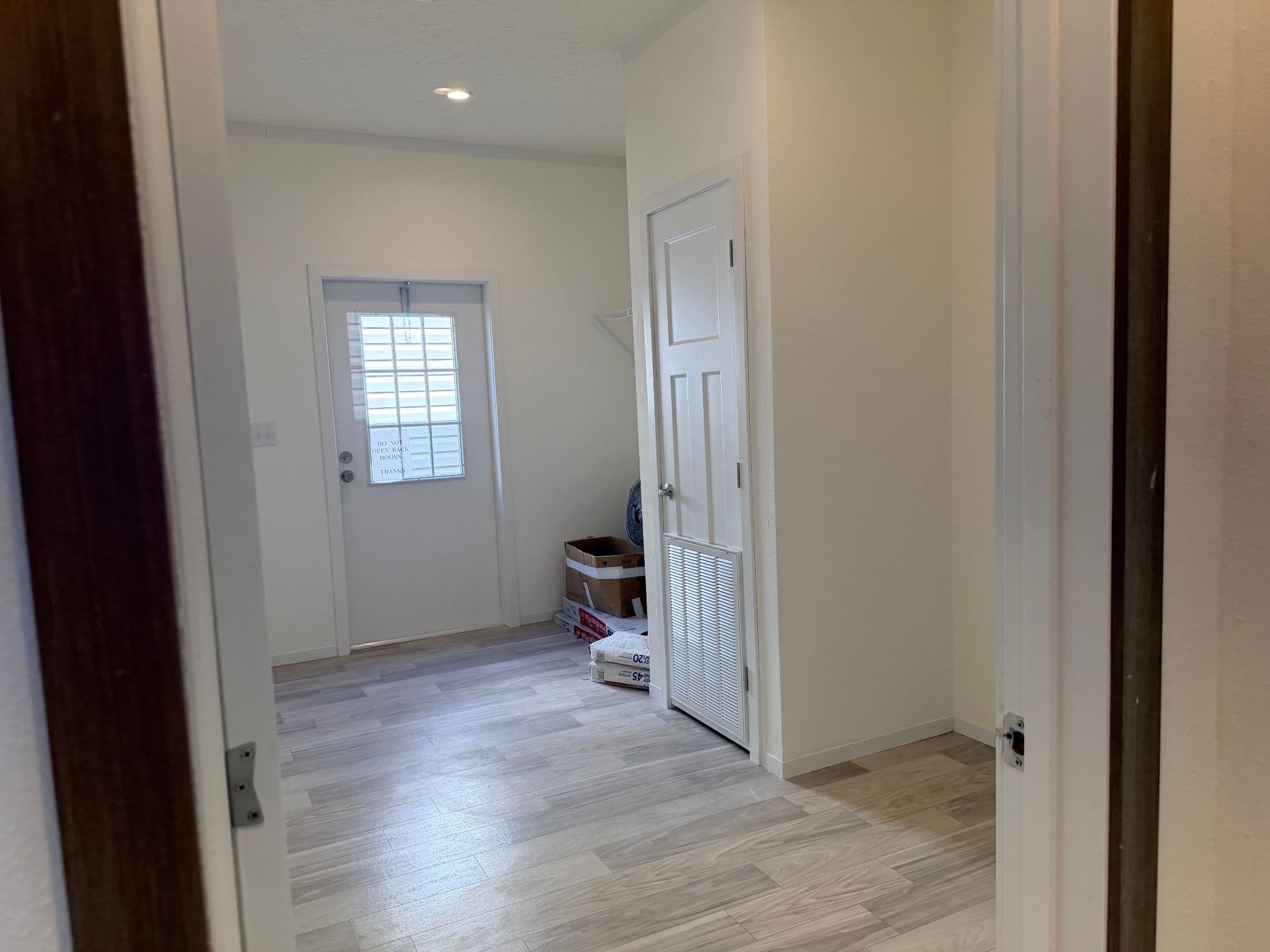 The smokey garnet  home features