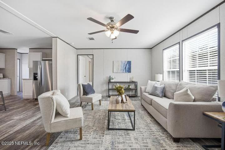 The topaz  home features