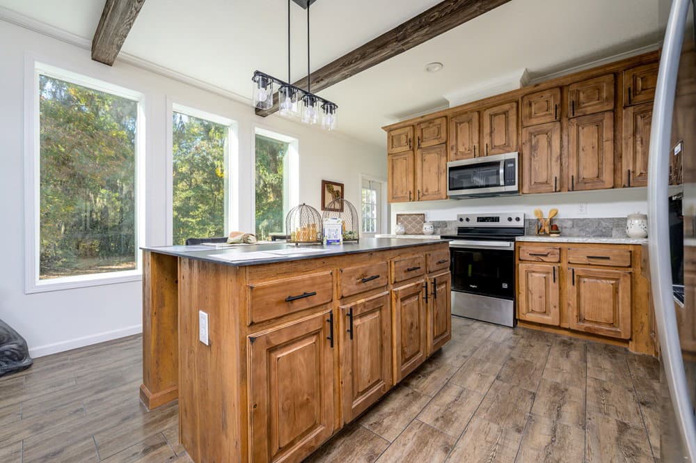 Kinderlou kitchen home features