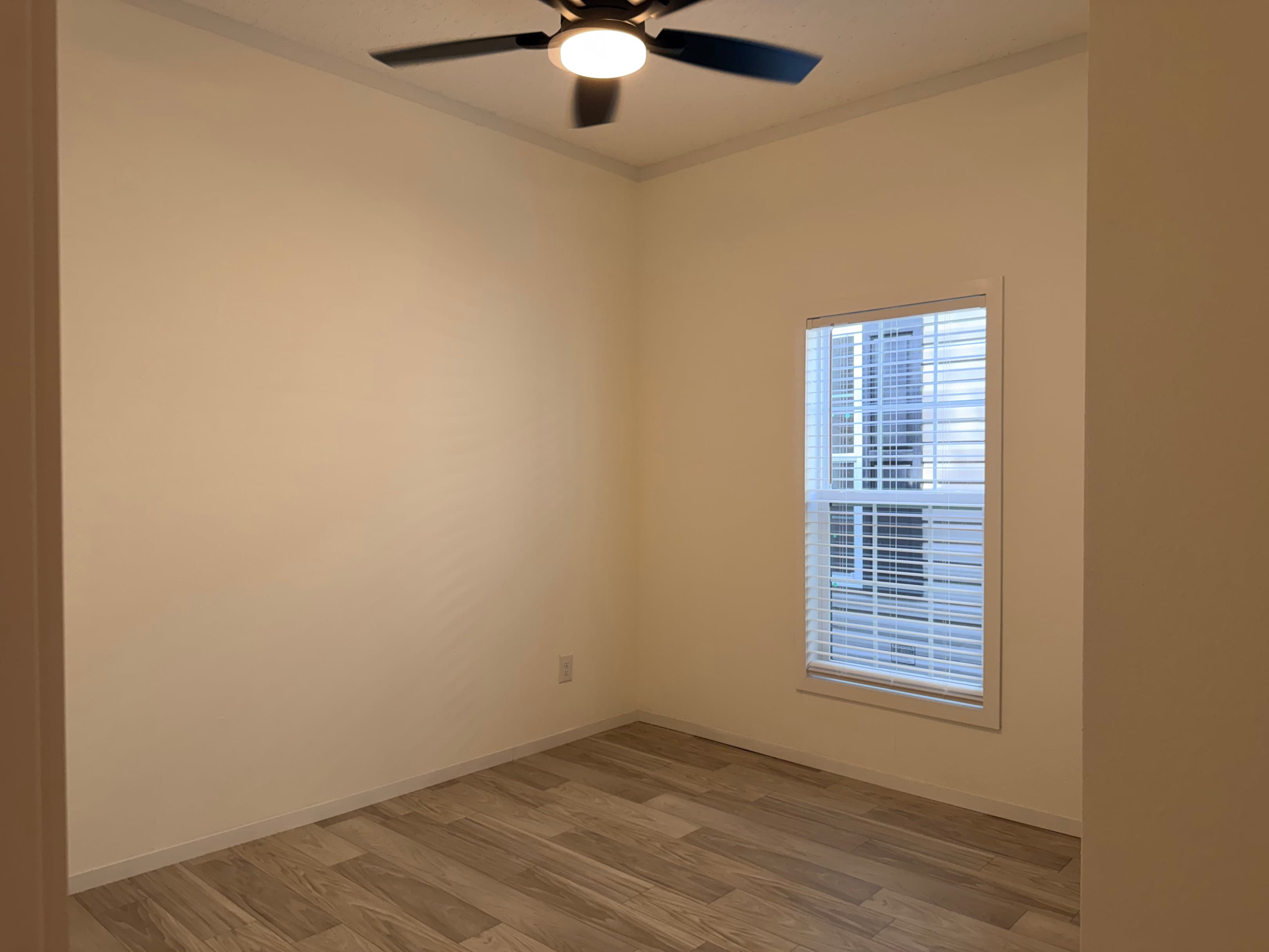 The smokey garnet  home features