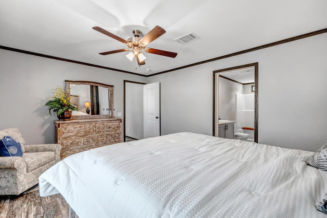 The emerald bedroom home features