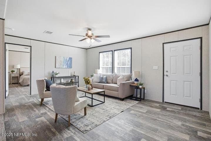 The topaz  home features