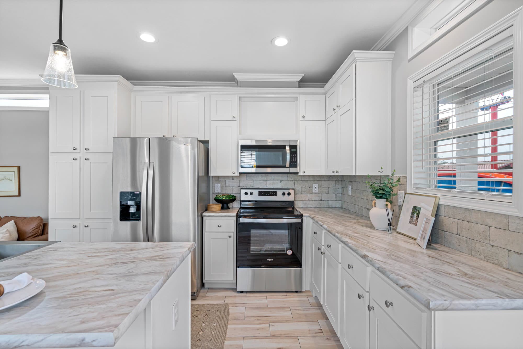 Daisy kitchen home features