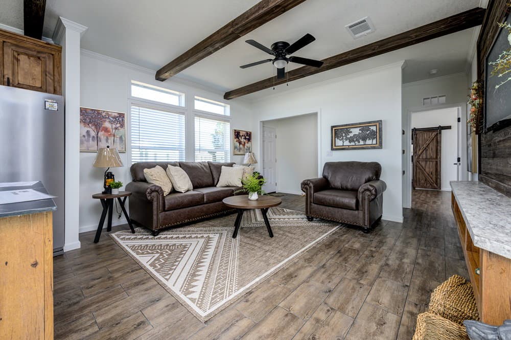 Kinderlou interior home features