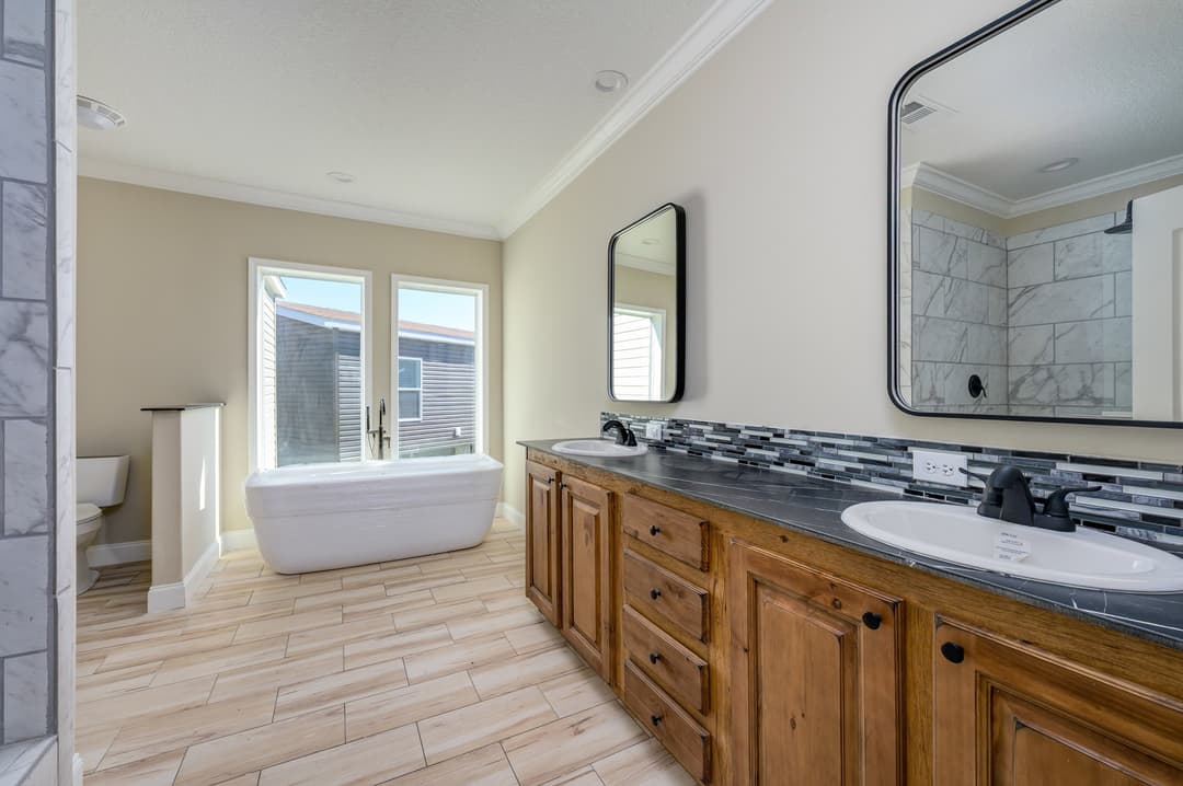 Big mullet bathroom home features