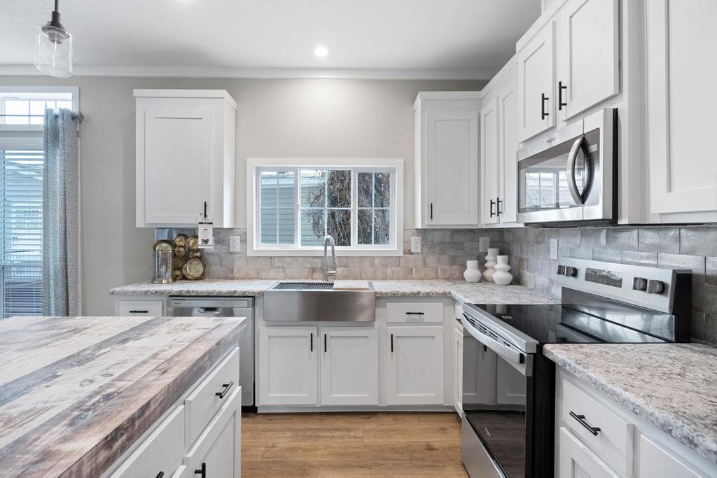 The black pearl  home features