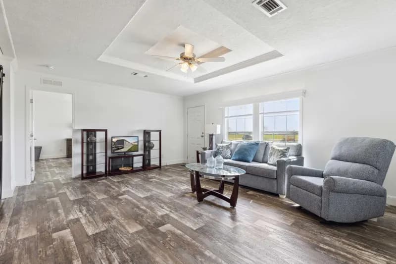 Freedom 3276517 interior home features