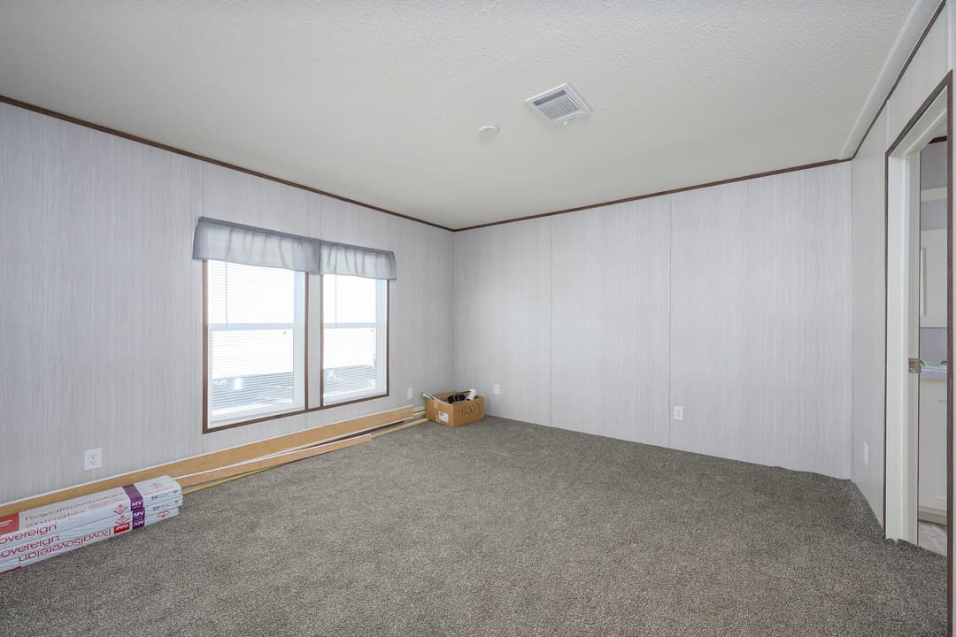 Blitz bedroom home features