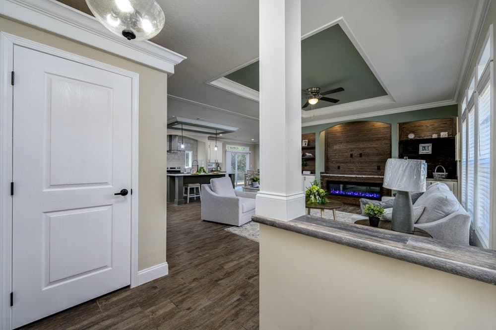 Marathon interior home features