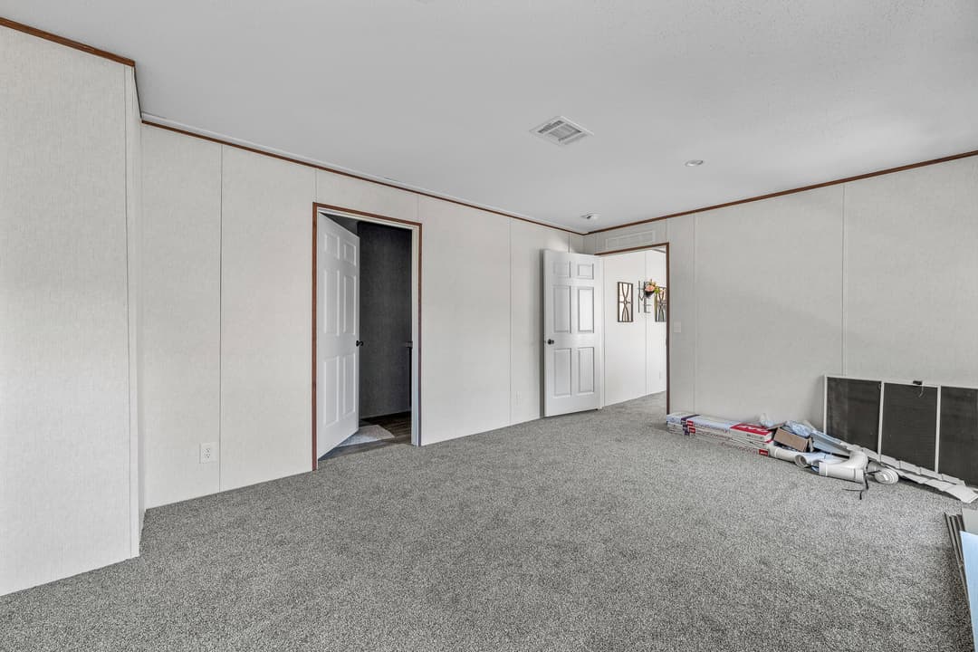 Mj bedroom home features