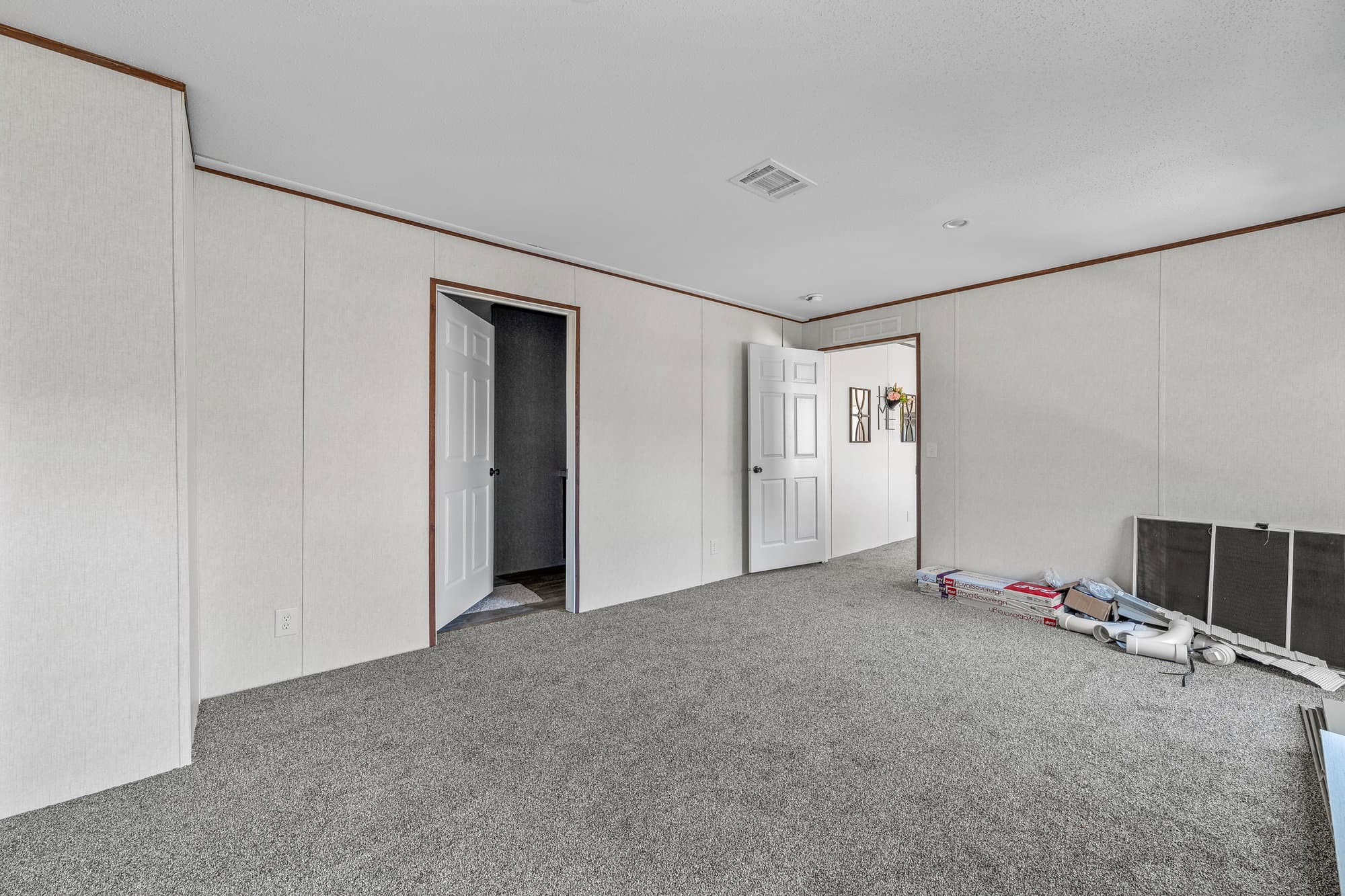 Mj bedroom home features