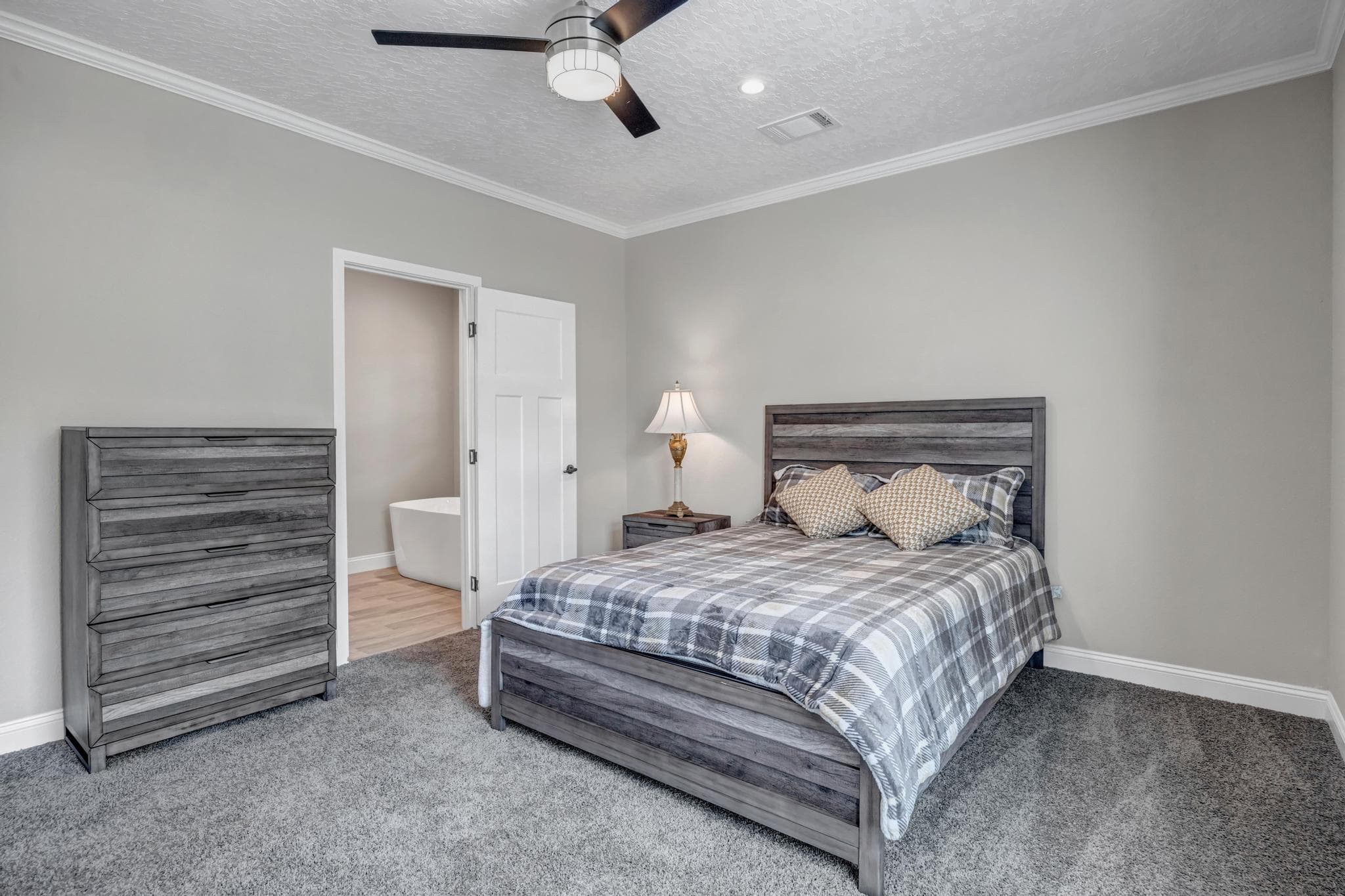 The jade bedroom home features