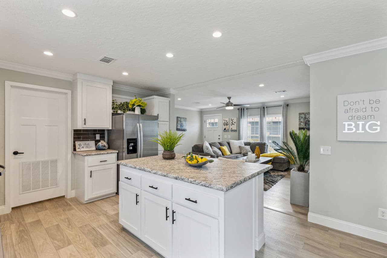 Waycross express 2852477 kitchen home features