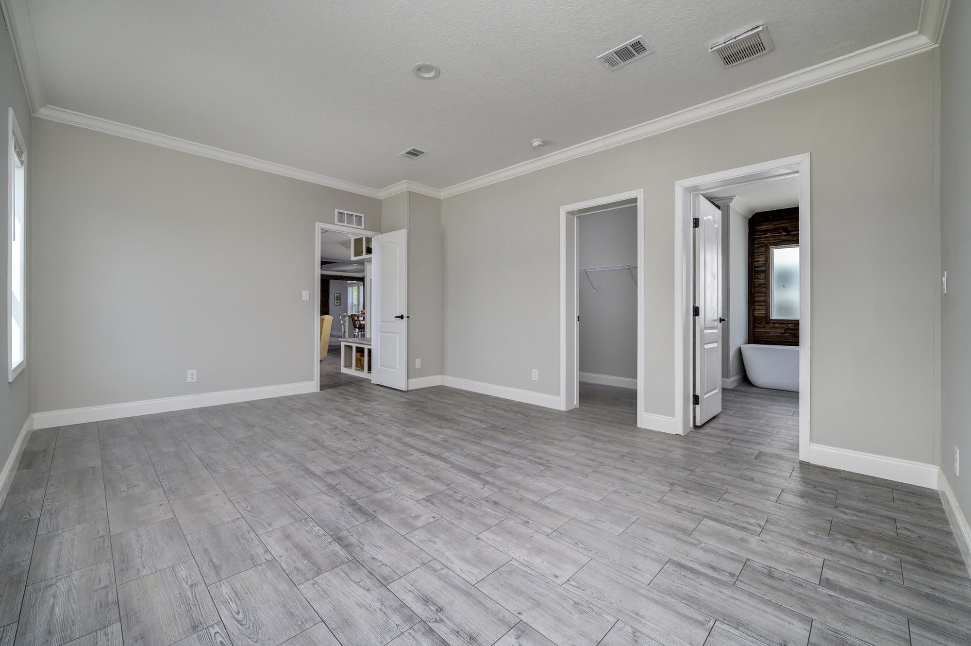 Annabelle bedroom home features