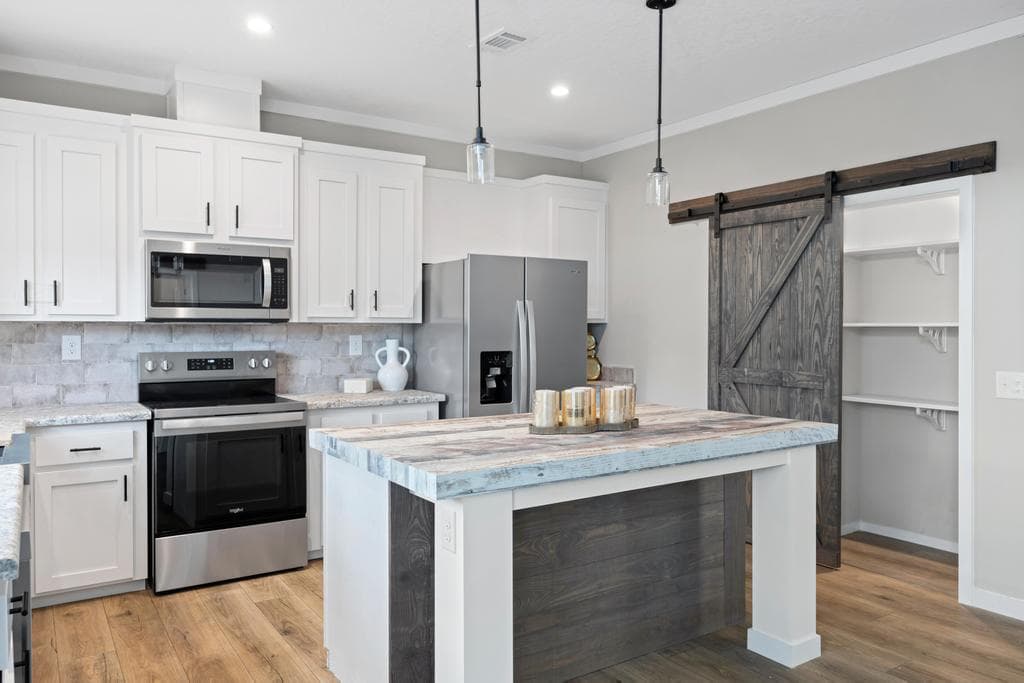 The black pearl  home features