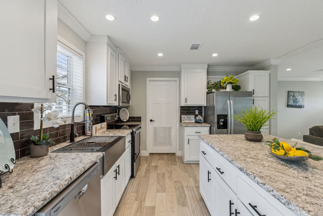 Waycross express 2852477 kitchen home features