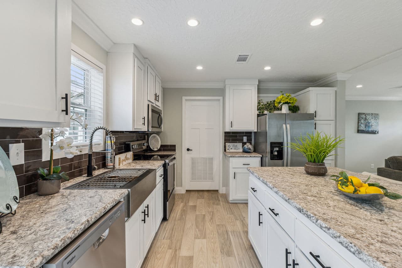 Waycross express 2852477 kitchen home features