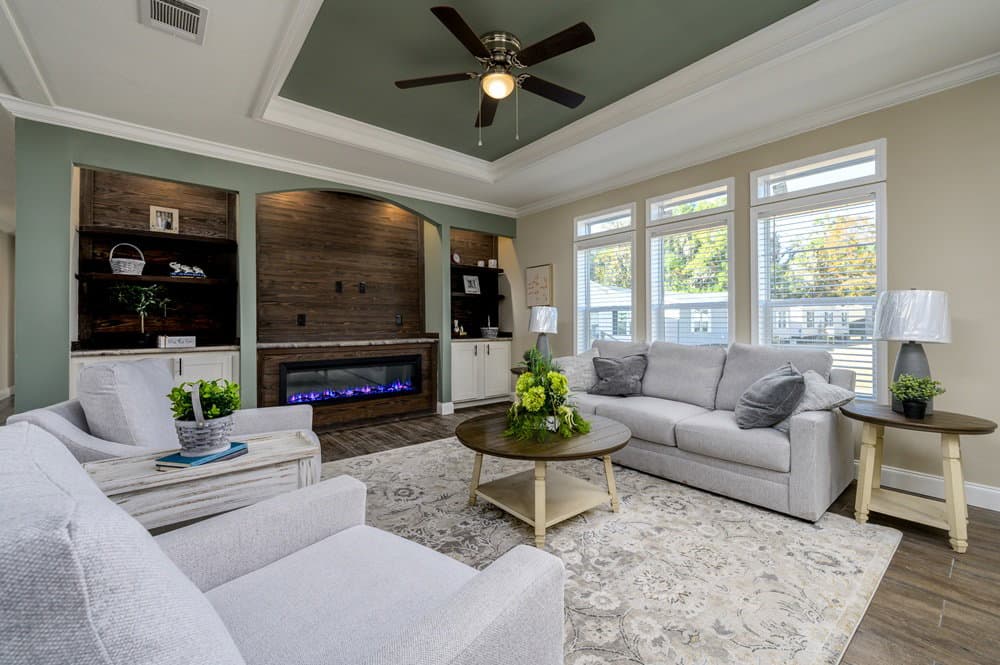 Marathon interior home features