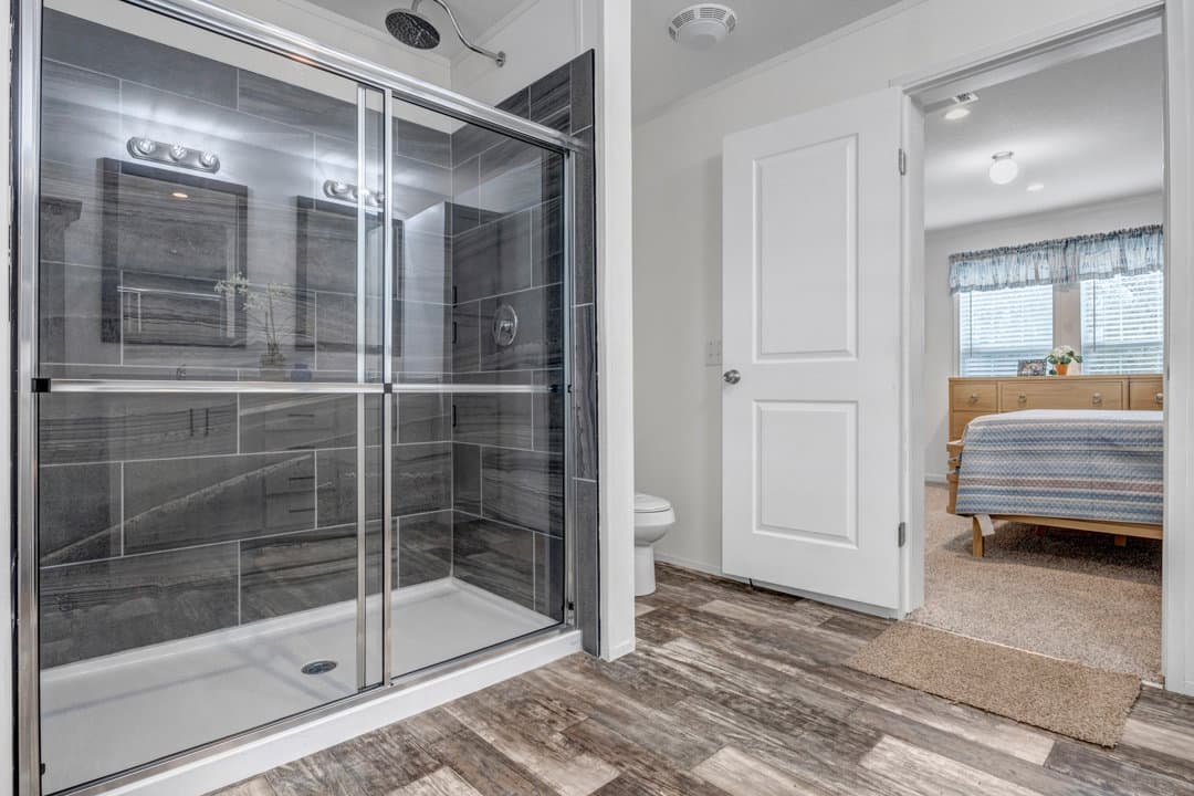 The ruby bathroom home features