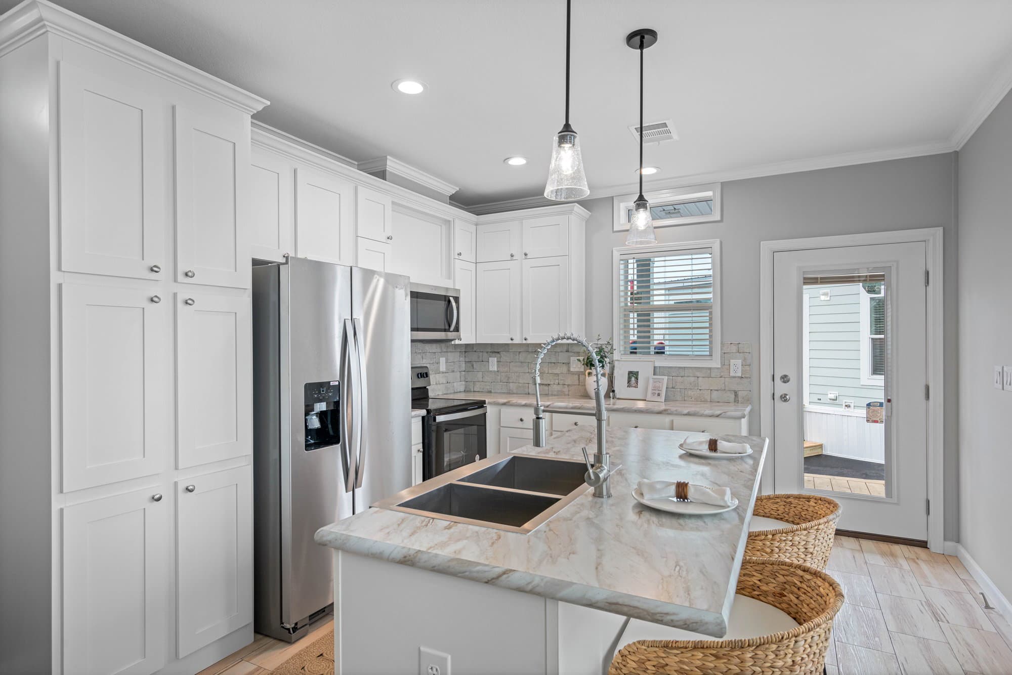 Daisy kitchen home features