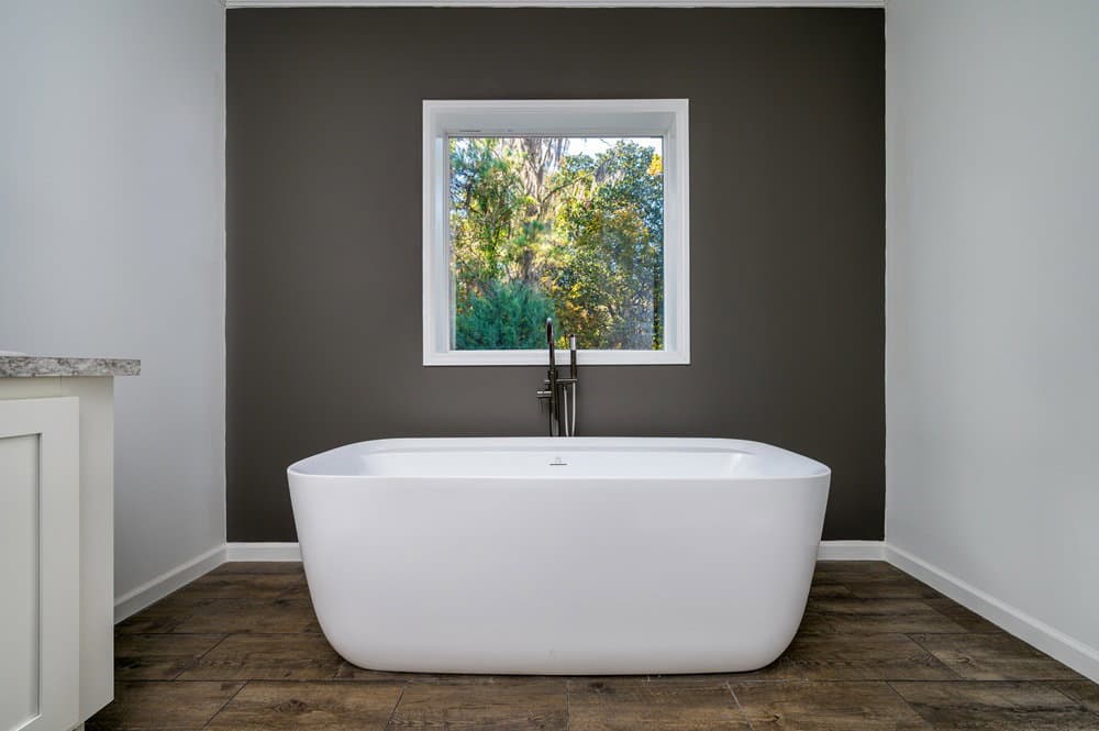 Kinderlou bathroom home features