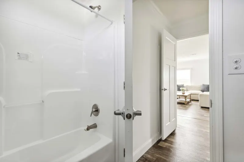 Freedom 3276517 bathroom home features