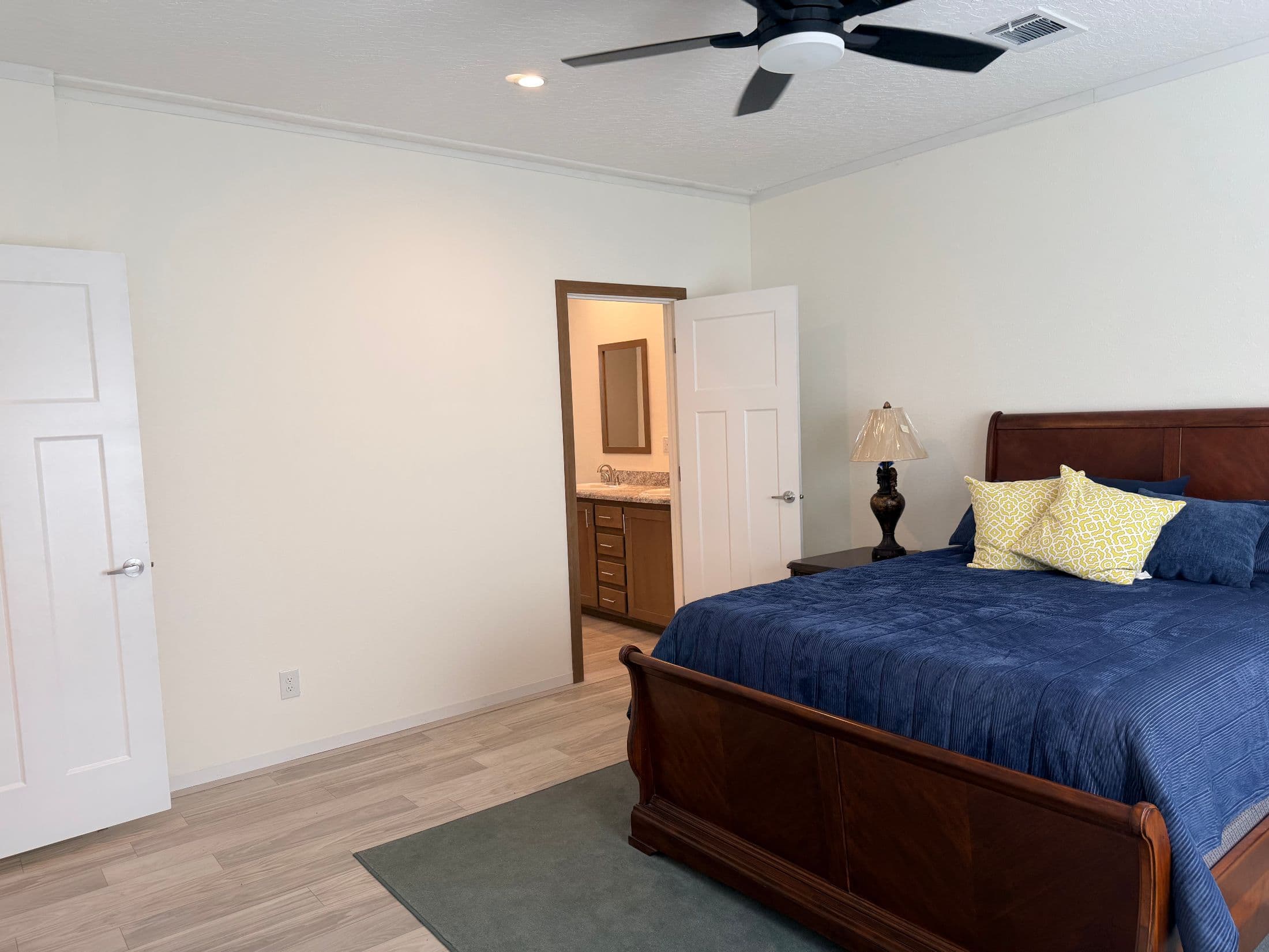 The smokey garnet  home features