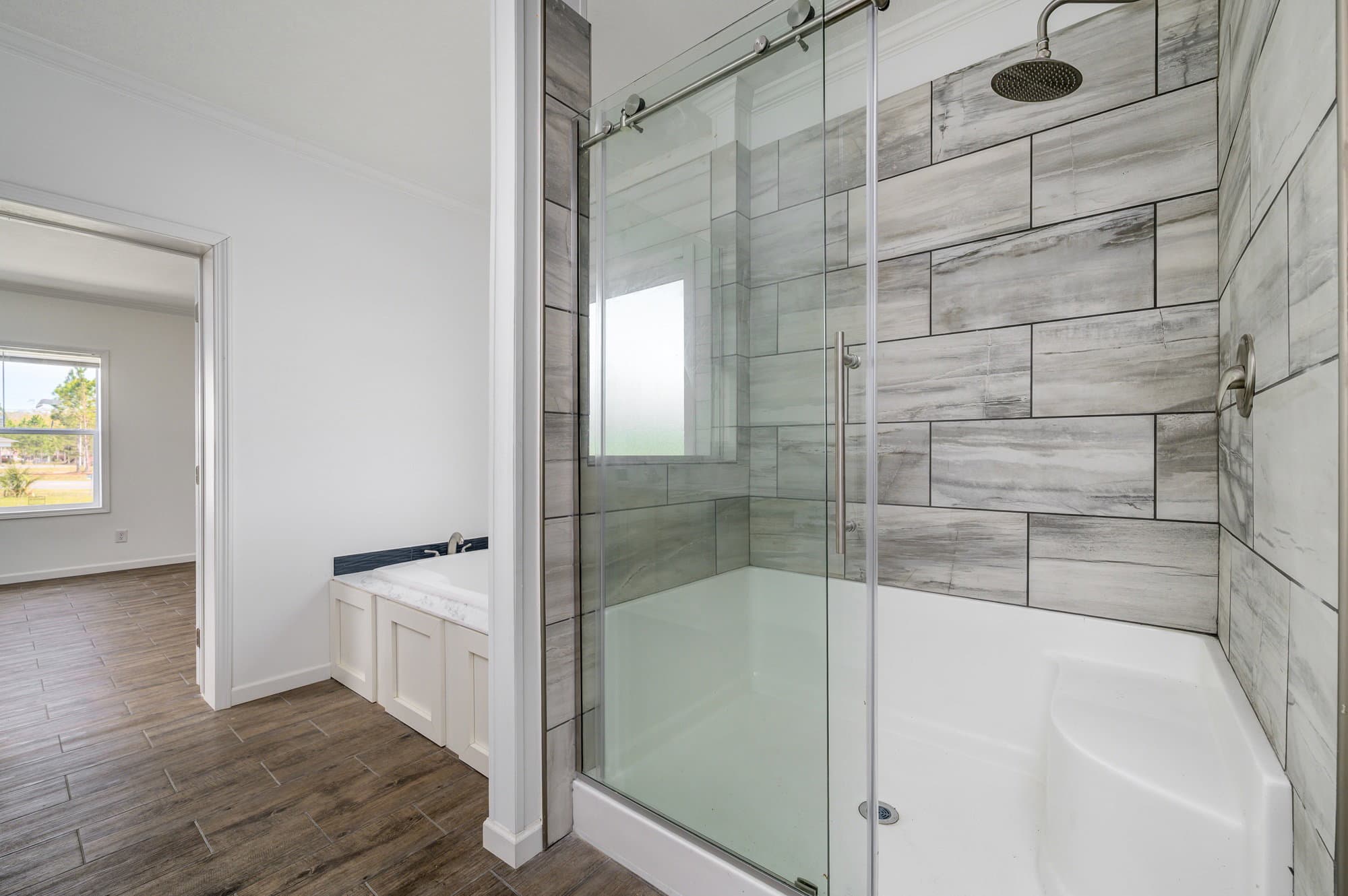 Daphne bathroom home features