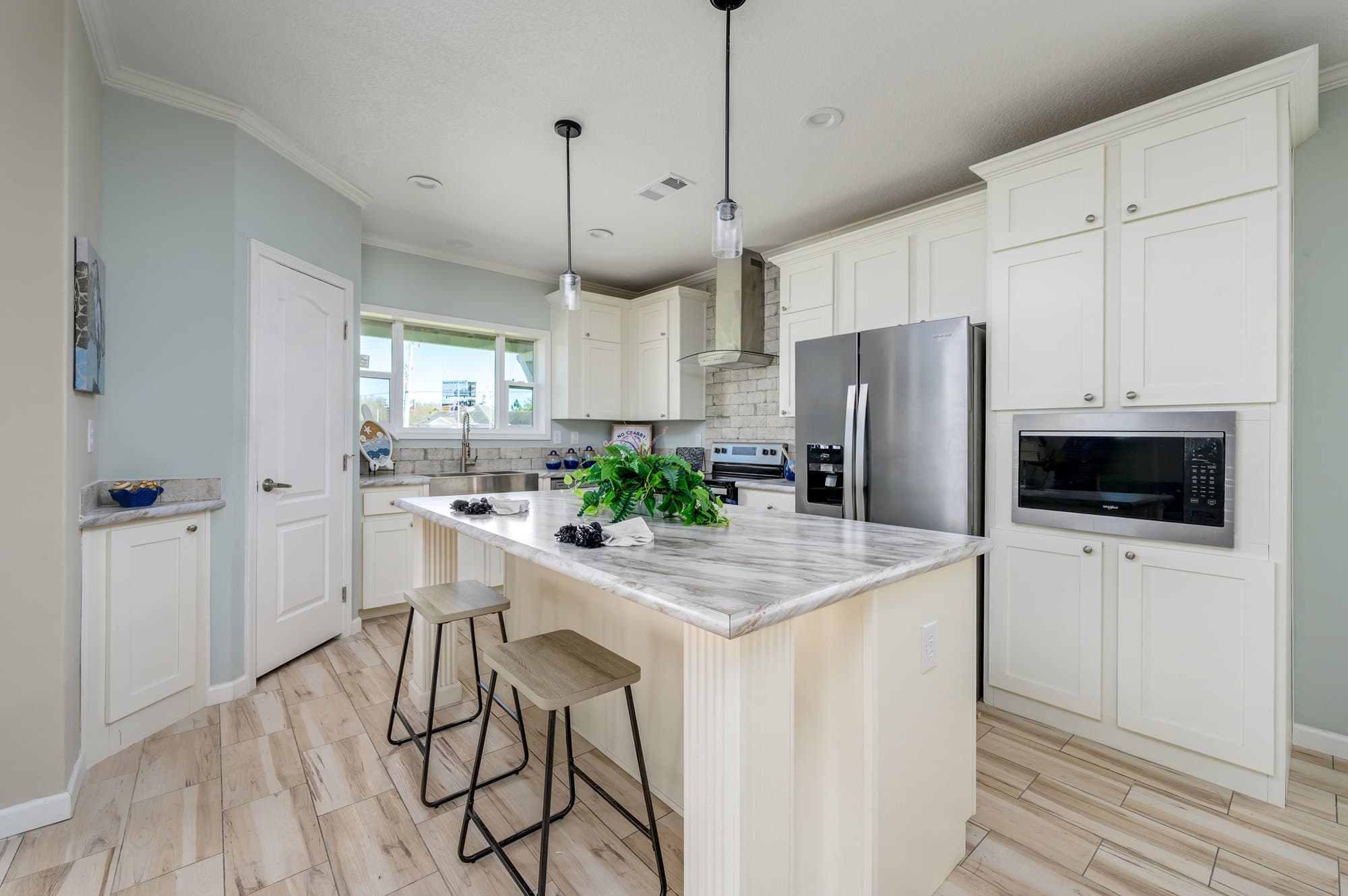 Serenity kitchen home features
