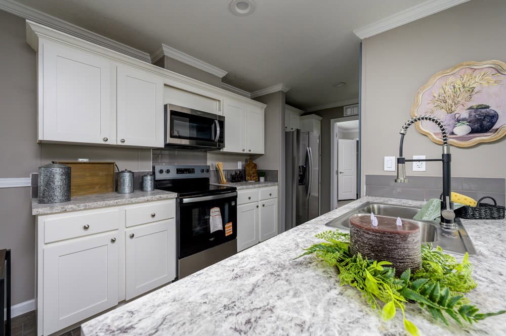 Stoneybrook hero and kitchen home features