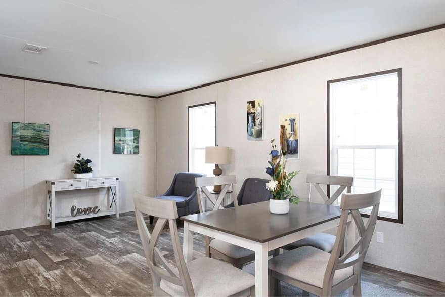 Plumosa interior home features