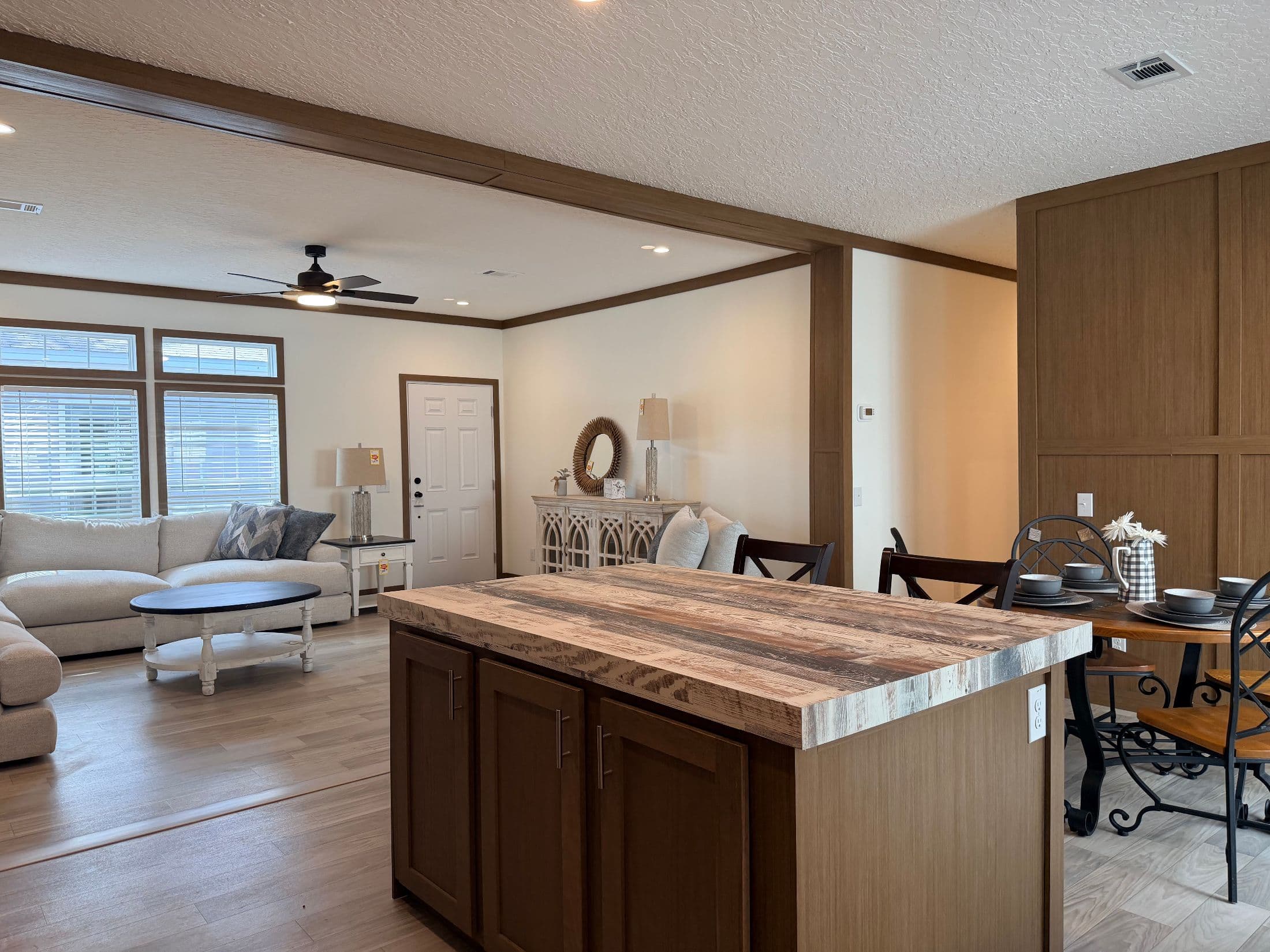 The smokey garnet  home features