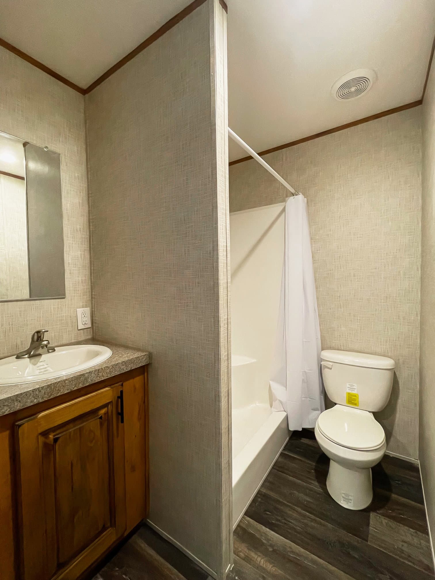 J-low bathroom home features