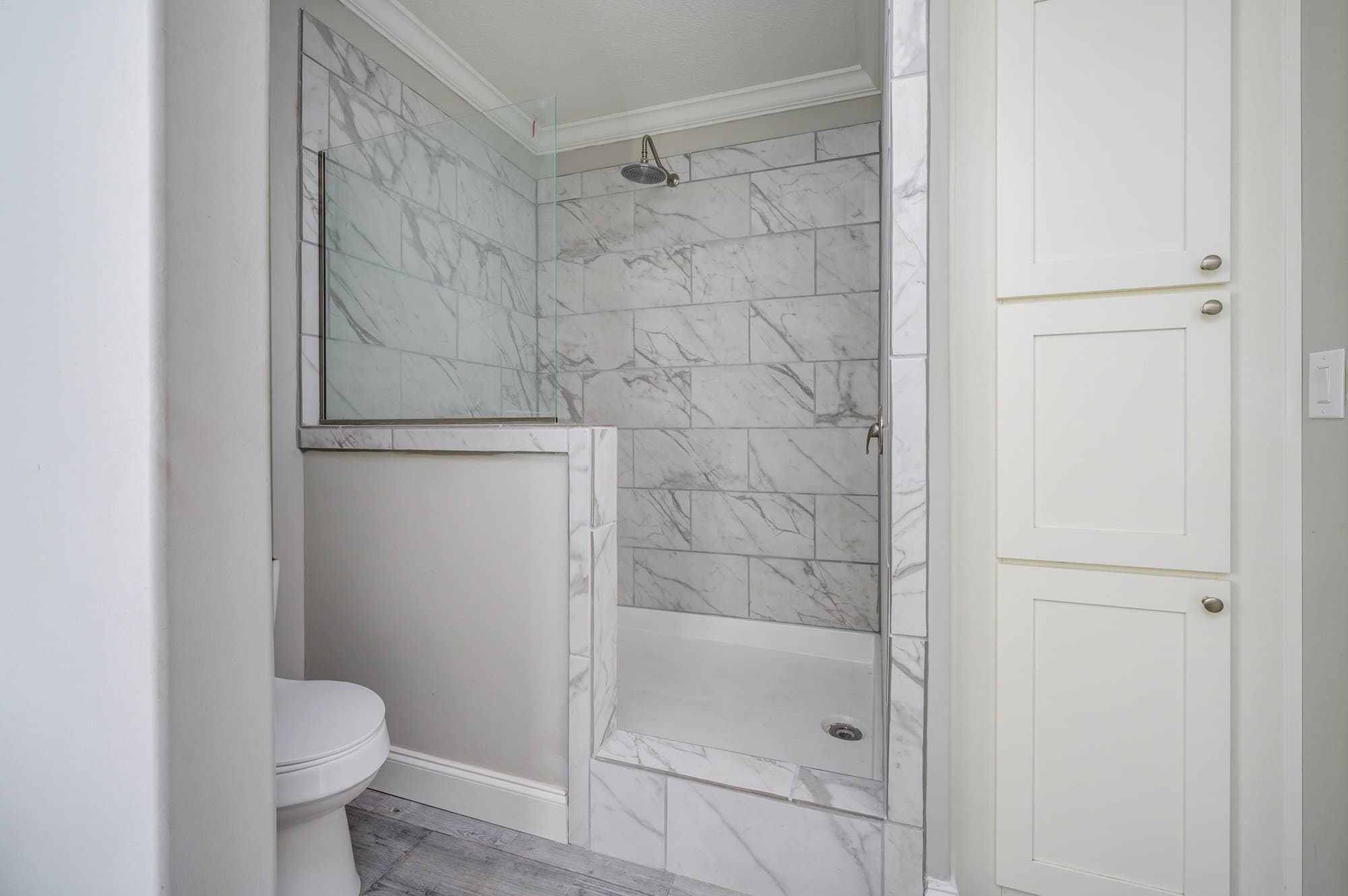 Loki bathroom home features