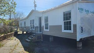 Legend 2852479 hero, elevation, and exterior home features