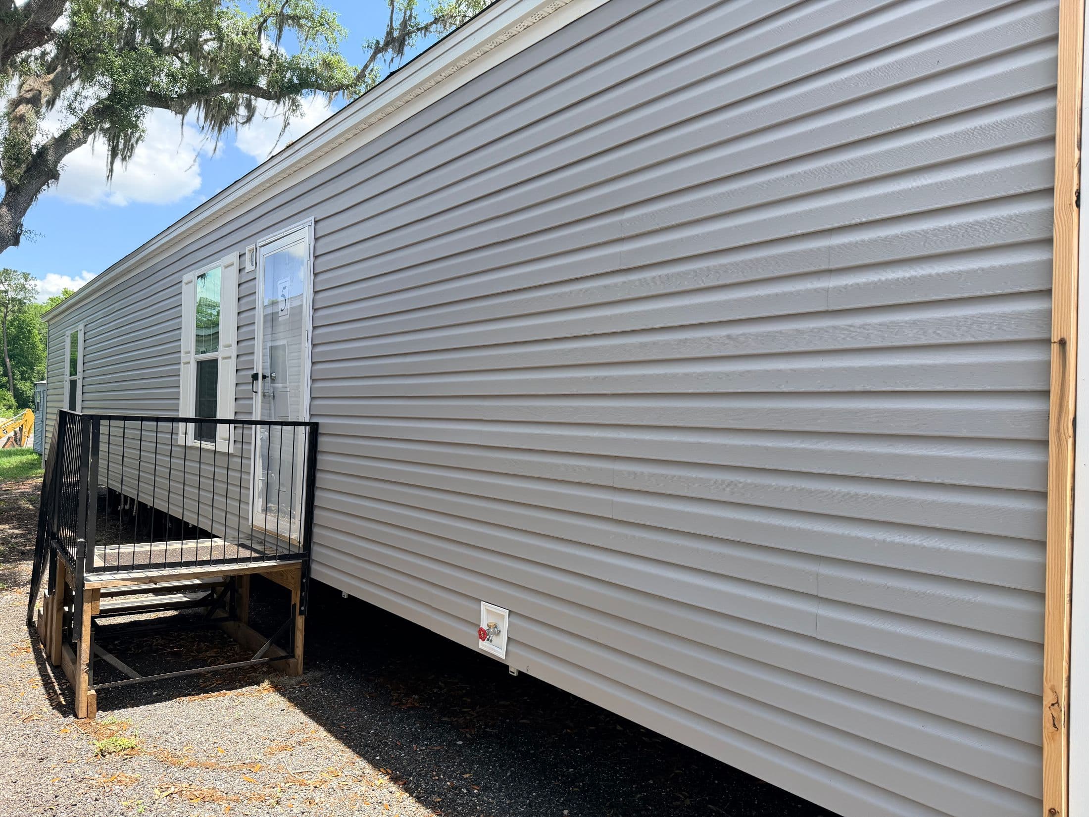 The mini-comet hero home features