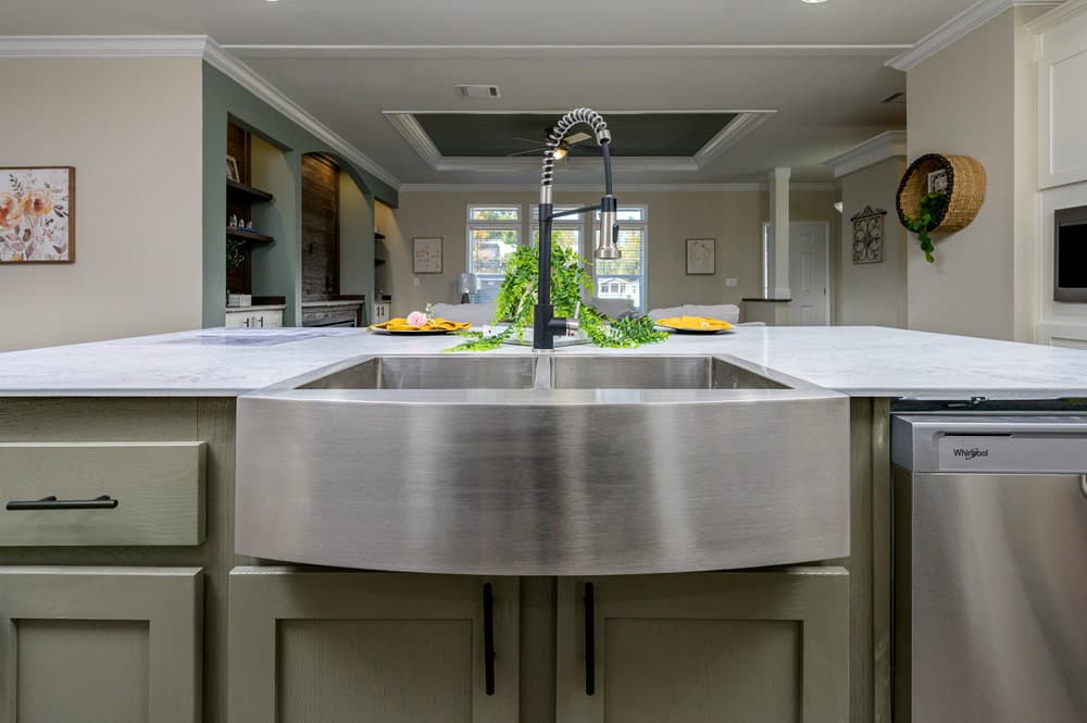 Marathon kitchen home features