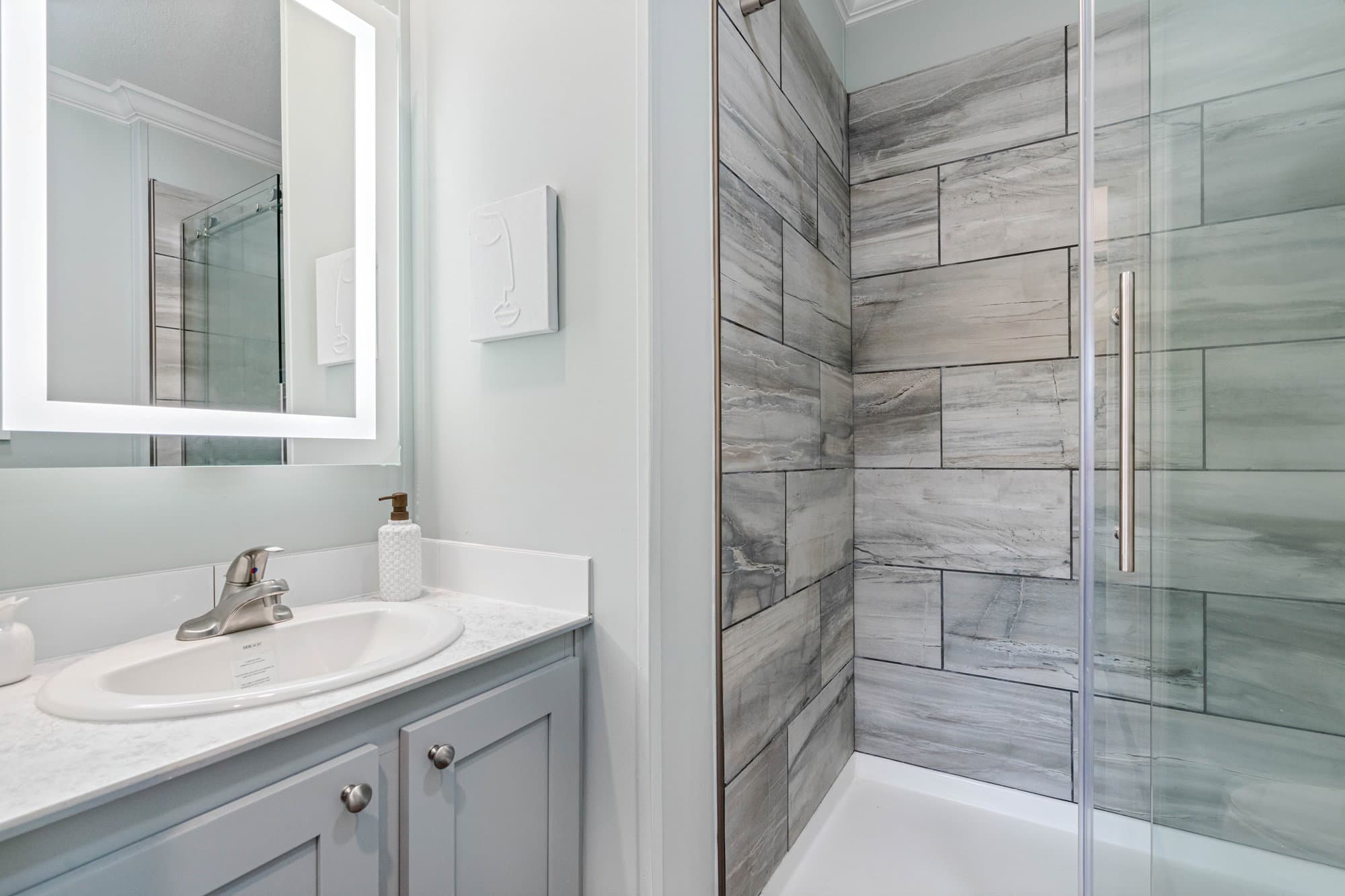 Daisy bathroom home features